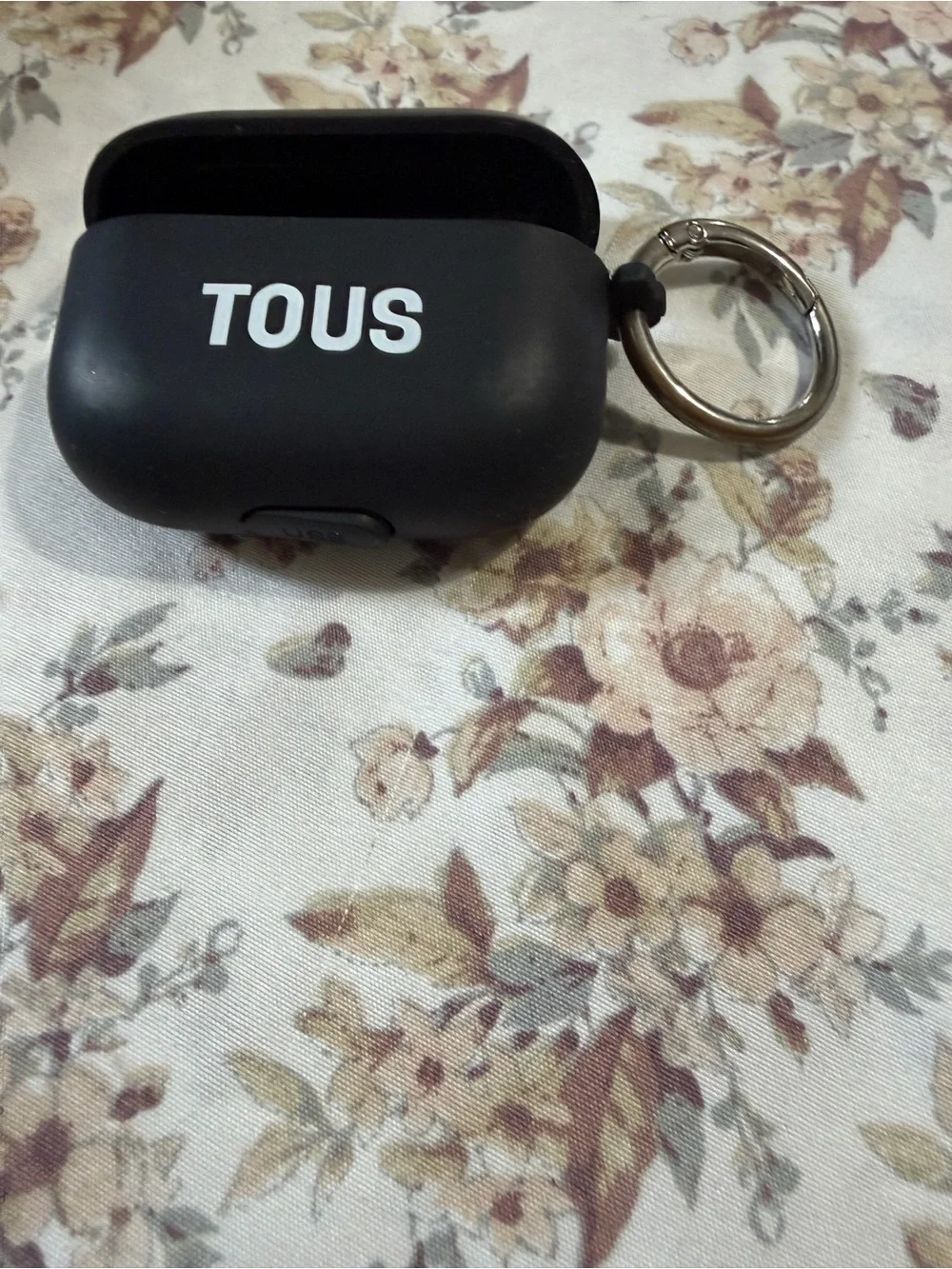 TOUS Black Earbud Charging Case Cover with Silver Keyring Promax